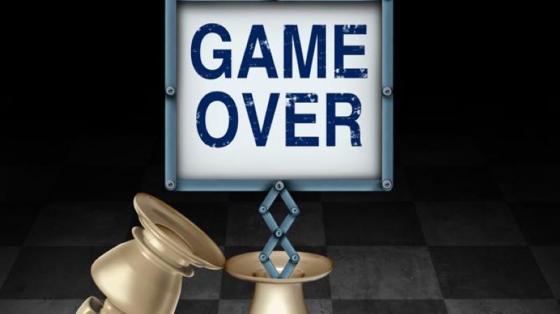 تابلویی که بر روی آن game over نوشته است