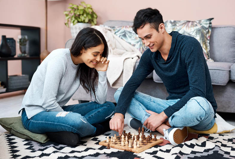 تمرینات شطرنج بر روی گلیم طرح شطرنج