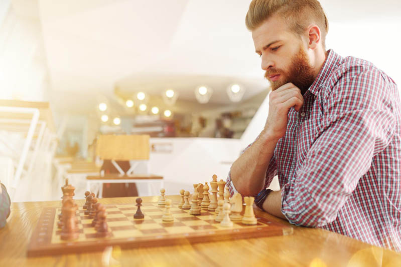 تمرین در کافی شاپ چوبی 