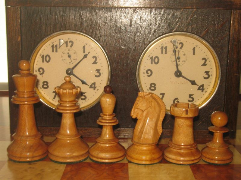 مهره و ساعت شطرنج