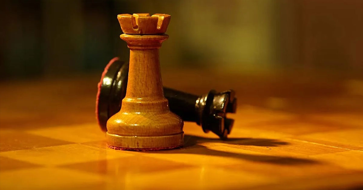 دو مهره مشکی و سفید قلعه