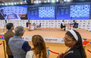 مسابقات شطرنج قهرمانی جهان: تساوی‌های پرهیجان در بازی اول نیمه‌نهایی